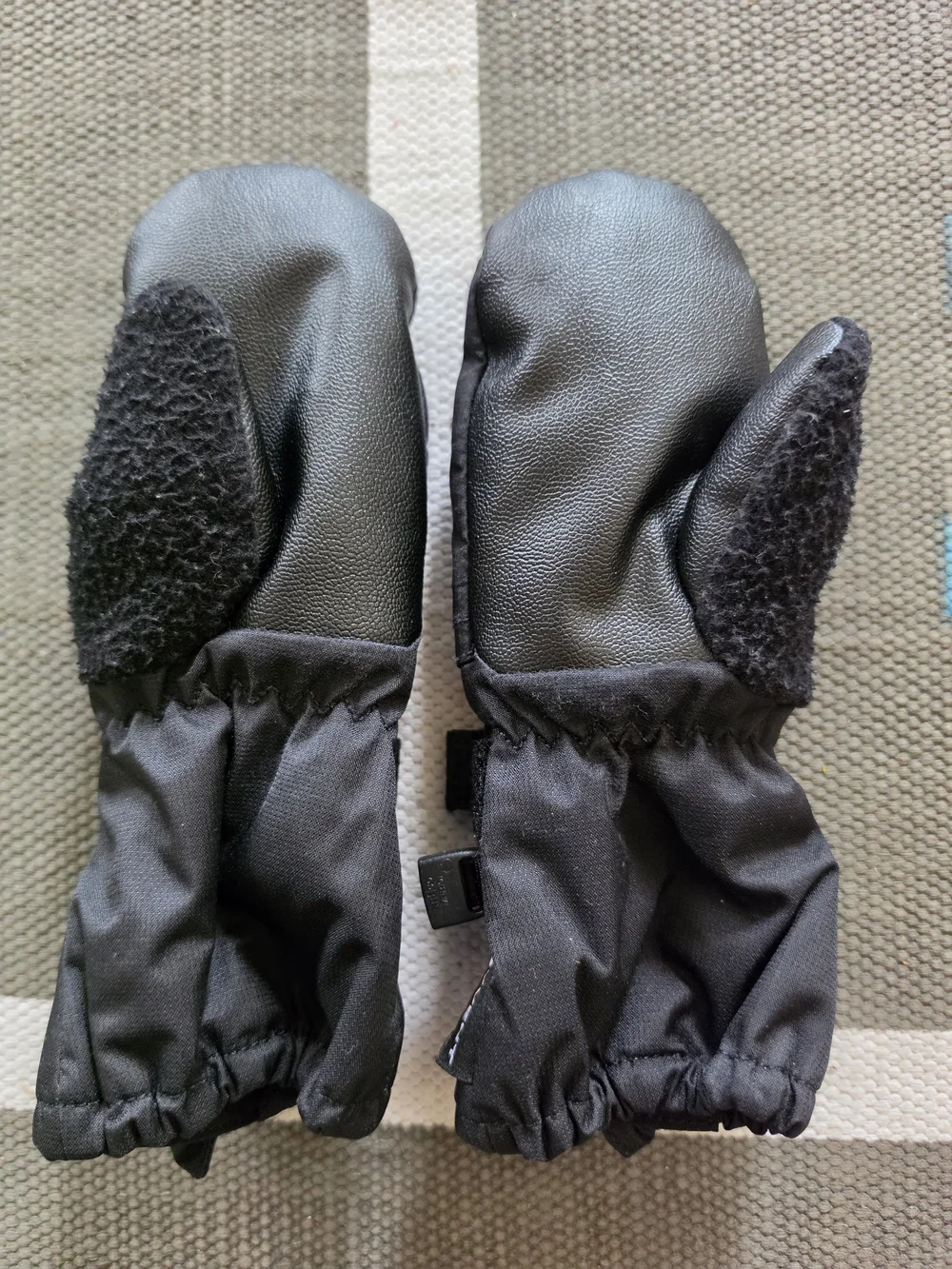 The North Face Kids' Black Insulated Mittens